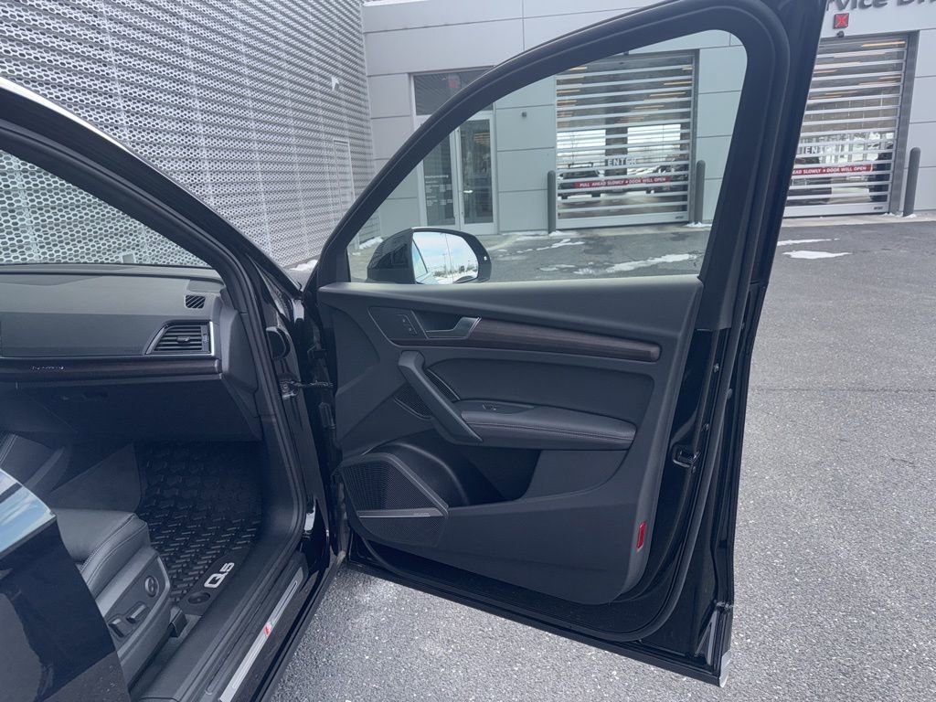 Used 2025 Audi Q5 2.0T Premium Plus w/ Premium Plus Package image 7