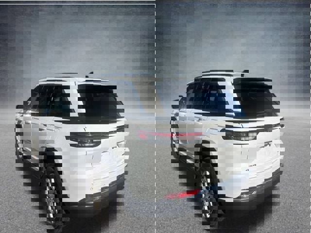 Used 2024 Jeep Grand Cherokee Limited image 7