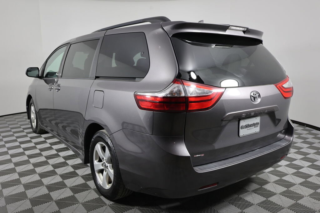 Used 2018 Toyota Sienna LE FWD image 4
