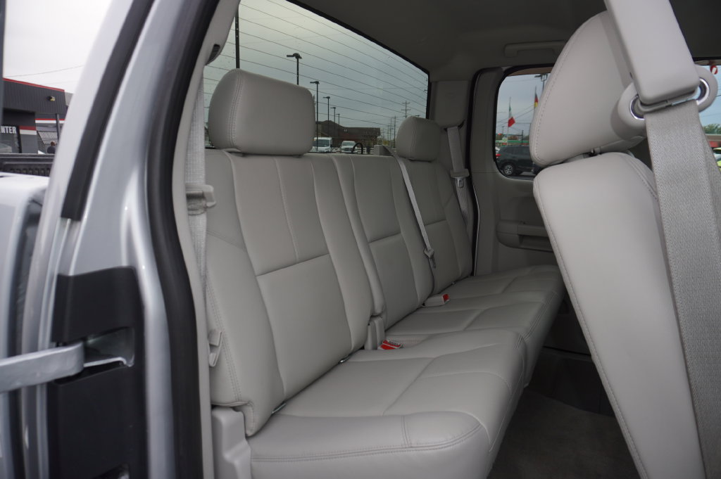 Used 2013 Chevrolet Silverado 1500 LTZ w/ Z71 Appearance Package AWD/4WD image 28