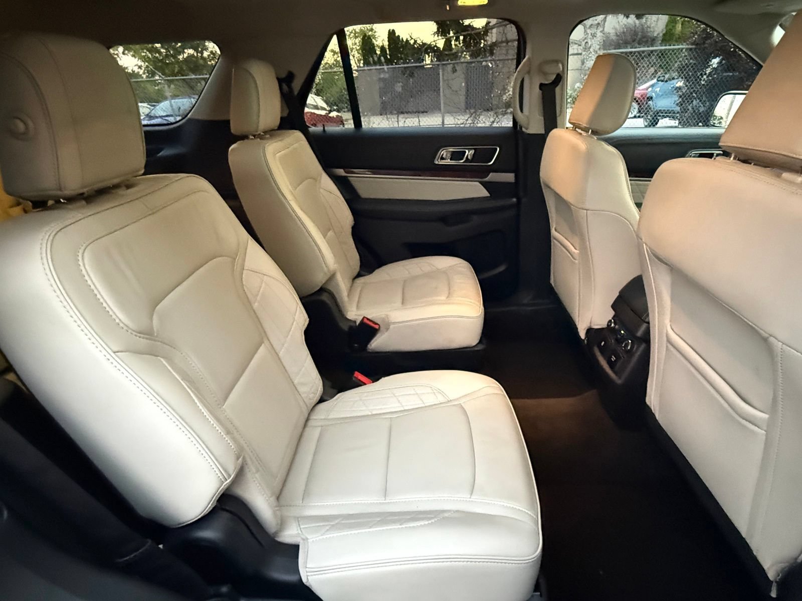 Used 2018 Ford Explorer Platinum AWD/4WD image 16