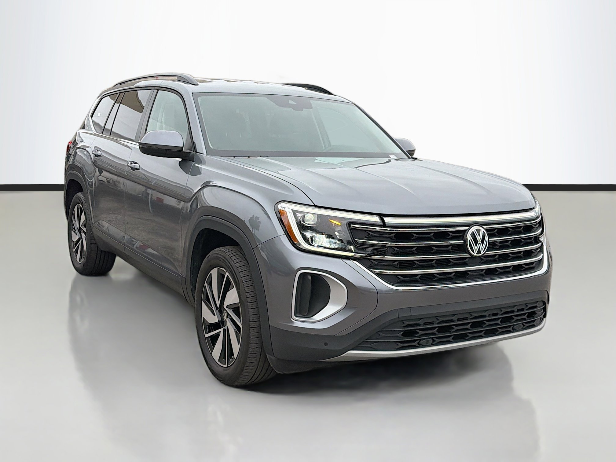 Used 2025 Volkswagen Atlas SE image 1