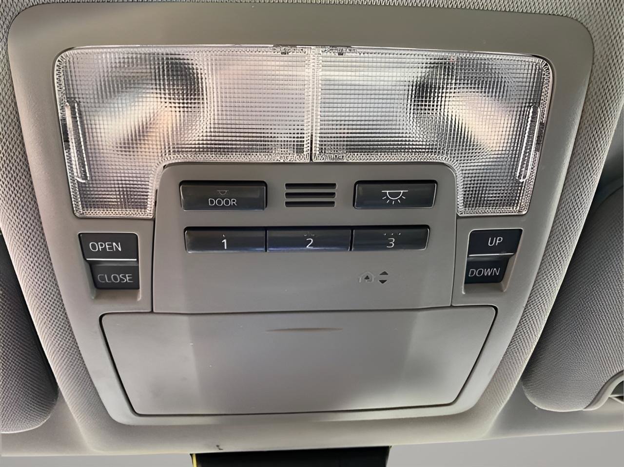 Used 2018 Toyota Highlander XLE AWD/4WD image 15
