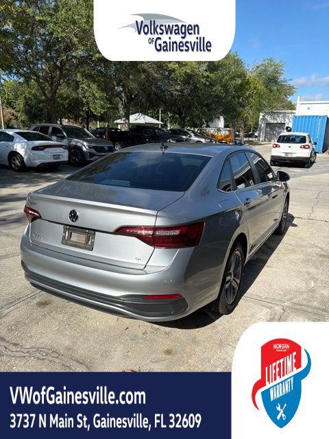 Used 2024 Volkswagen Jetta SE FWD image 4