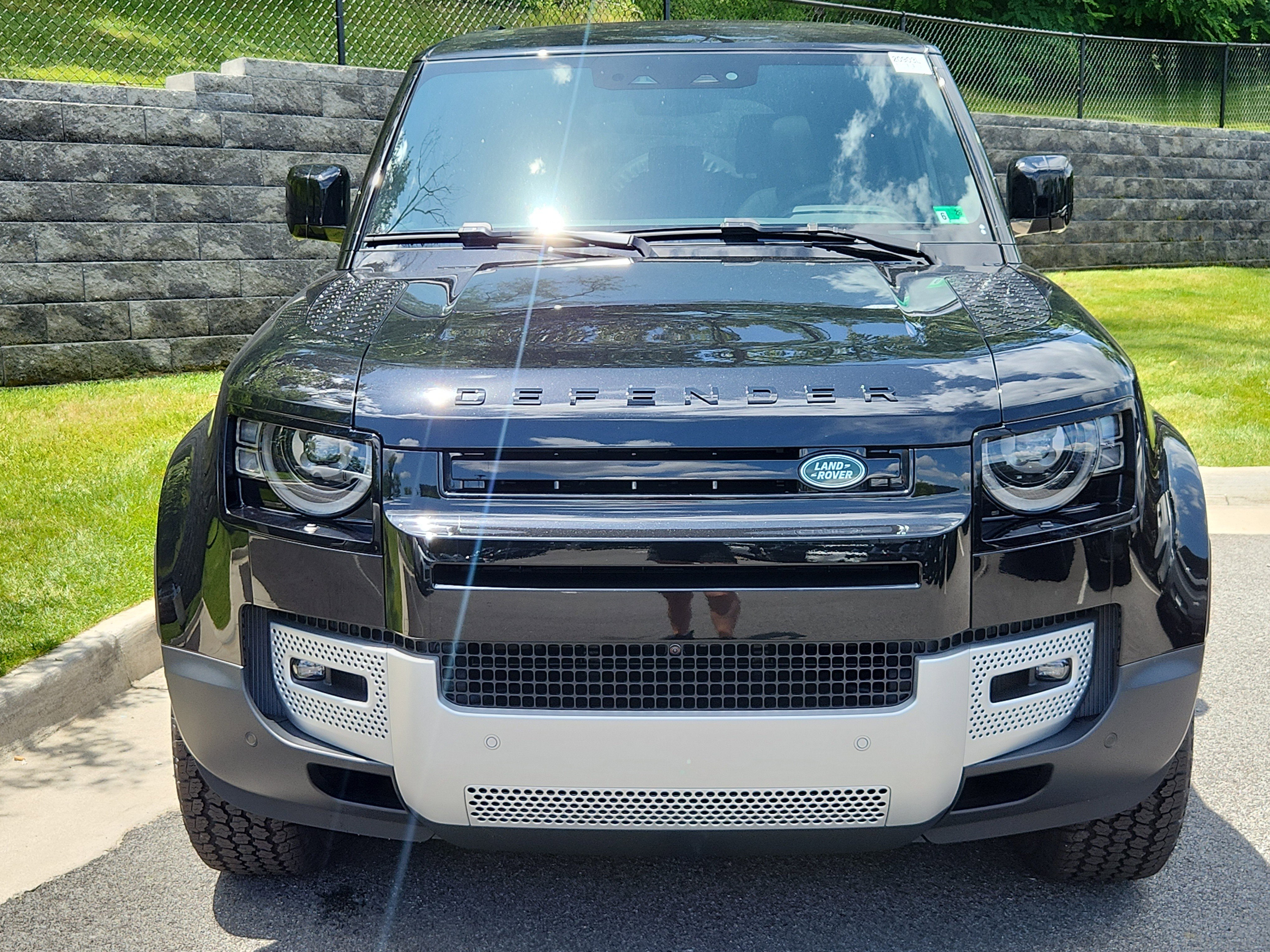 Used 2025 Land Rover Defender 130 S image 8