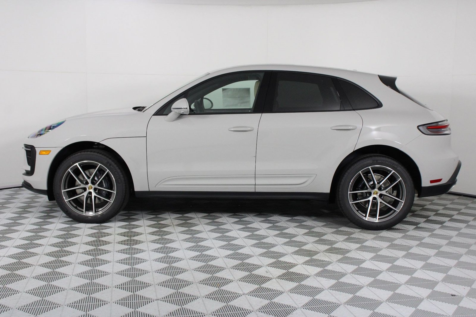 New 2026 Porsche Macan AWD/4WD image 2