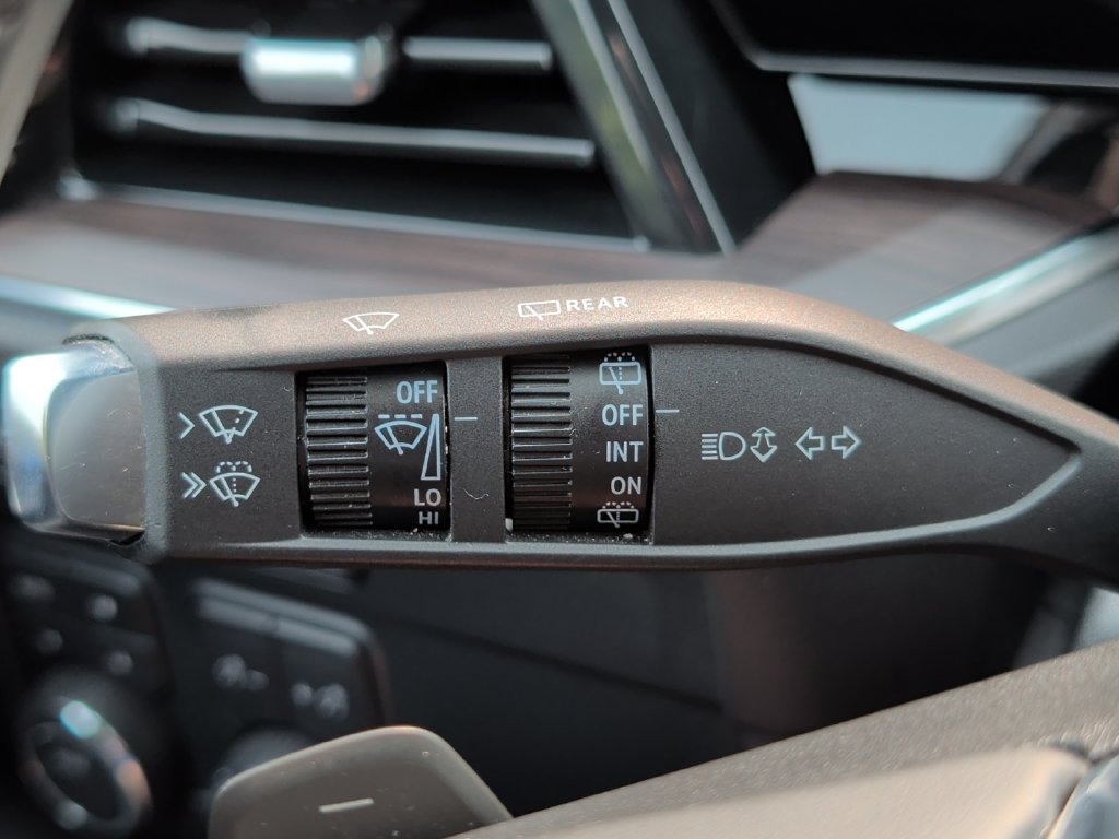 Used 2025 Chevrolet Tahoe Z71 AWD/4WD image 46