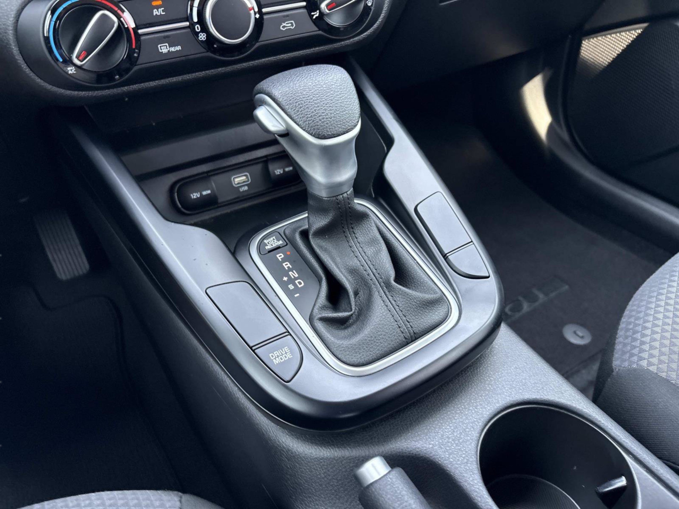Used 2025 Kia Soul LX w/ LX Technology Package FWD image 34