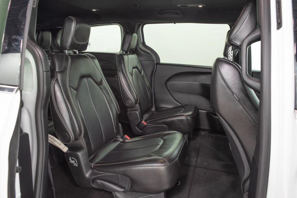 Used 2025 Chrysler Pacifica Select FWD image 18