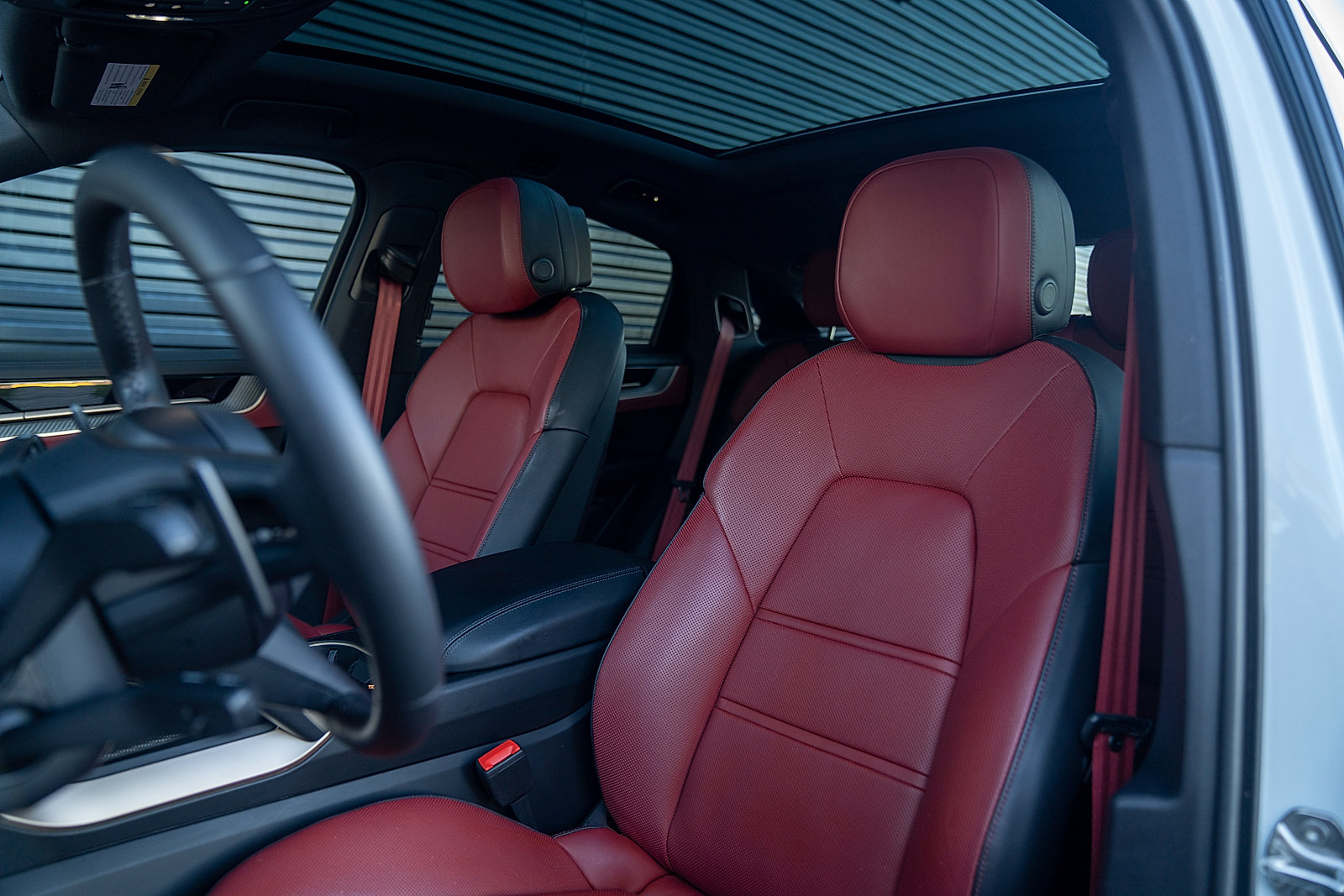 Certified 2025 Porsche Cayenne Coupe AWD/4WD image 5