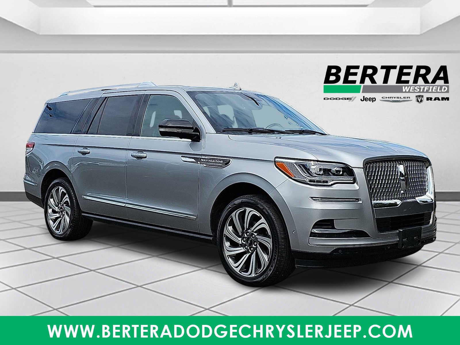 Used 2022 Lincoln Navigator L Reserve AWD/4WD image 1