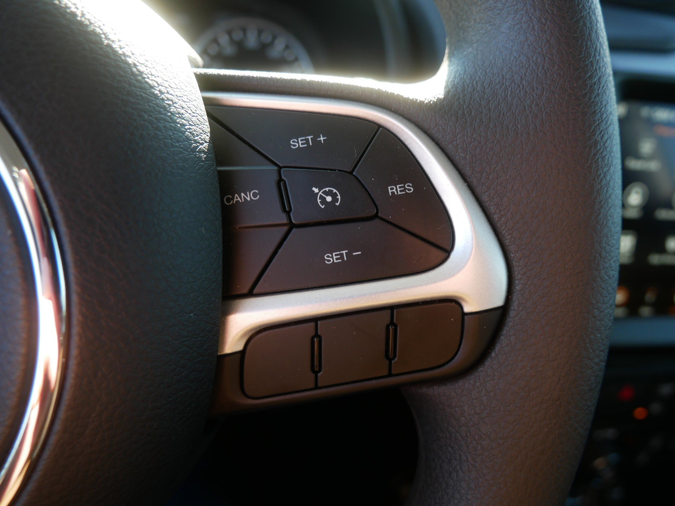 Used 2023 Jeep Renegade Latitude AWD/4WD image 25