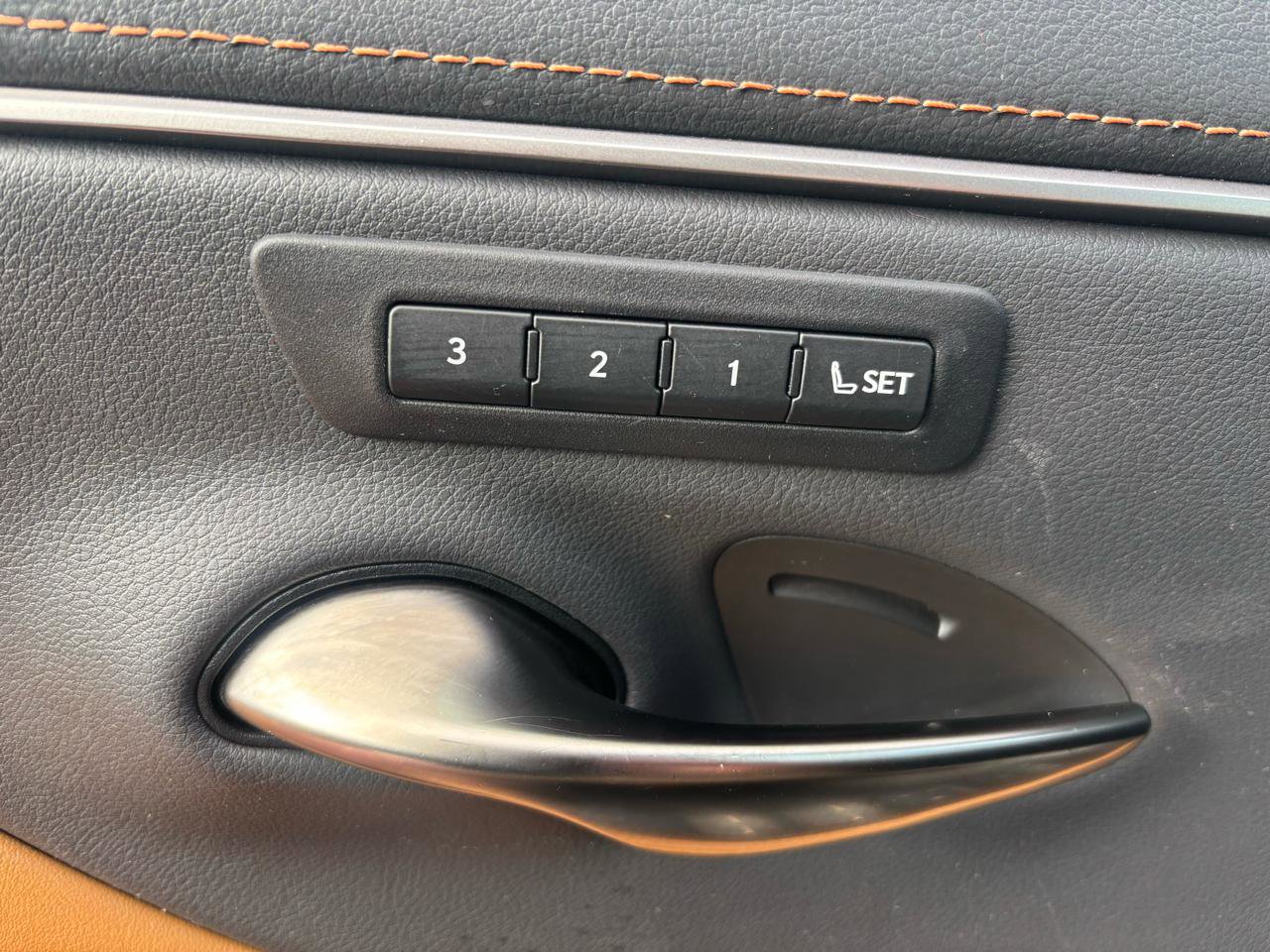 Used 2023 Lexus ES 350 w/ Accessory Package (Z1) image 14