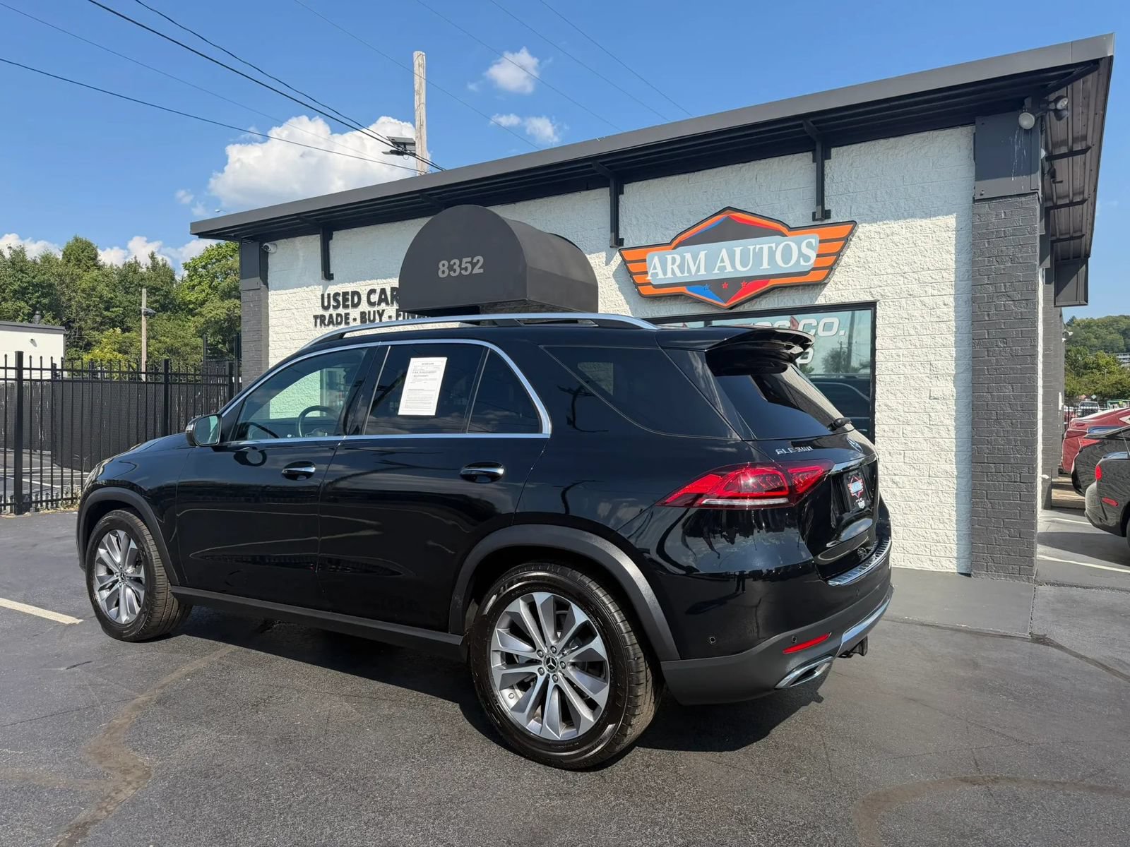 Used 2021 Mercedes-Benz GLE 350 4MATIC w/ Premium Package image 4