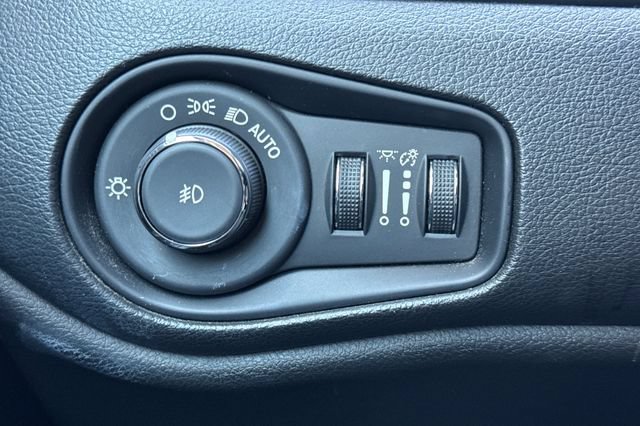 Used 2023 Jeep Renegade Latitude AWD/4WD image 43