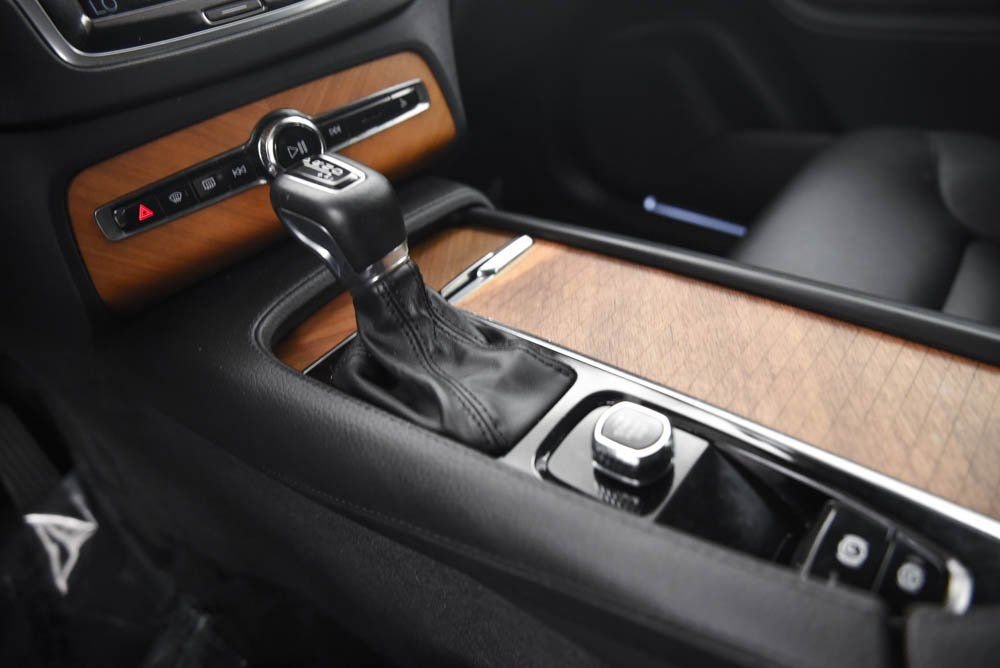 Used 2022 Volvo XC90 T6 Momentum w/ Advanced Package image 22