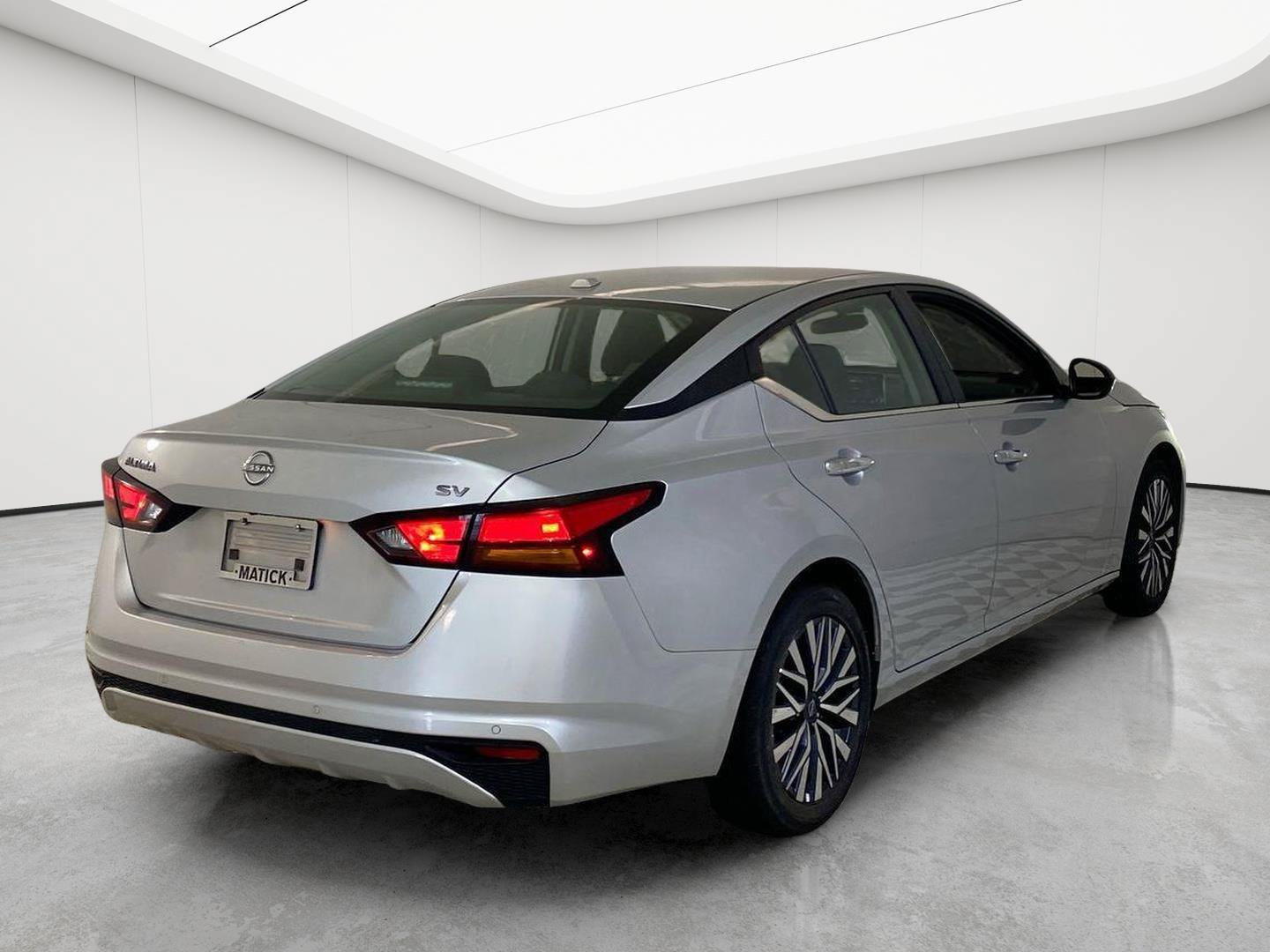 Used 2024 Nissan Altima 2.5 SV FWD image 3