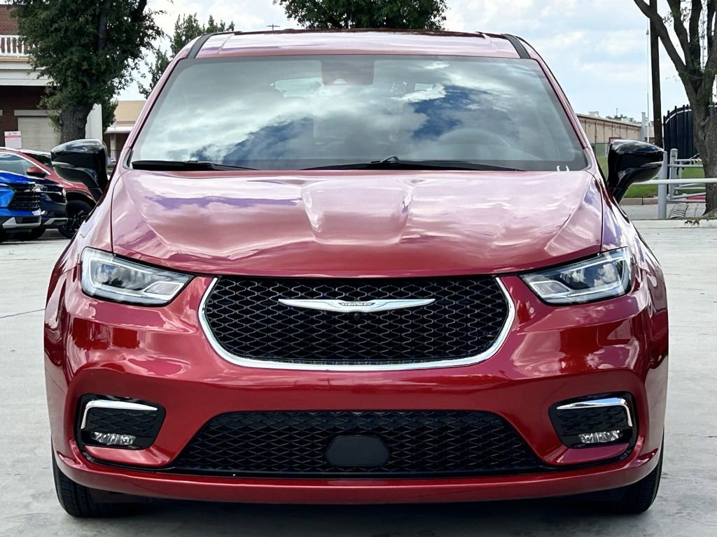 Used 2025 Chrysler Pacifica Select FWD image 8