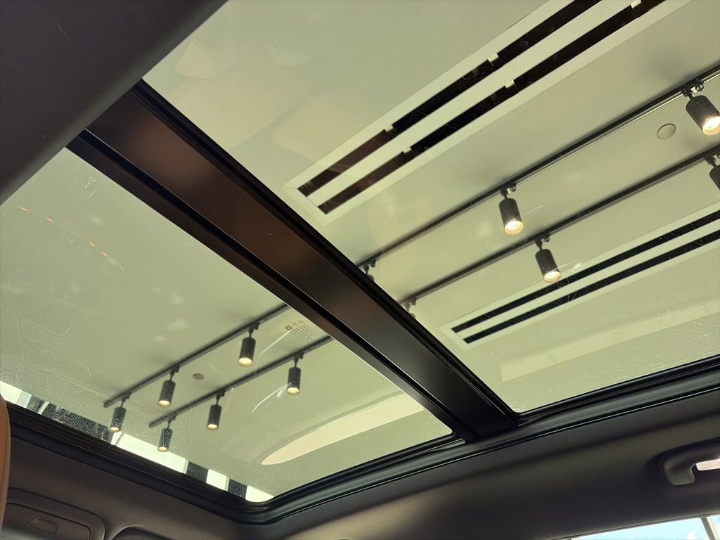 Used 2023 Cadillac XT4 Sport w/ LPO, Onyx Lite Package AWD/4WD image 18