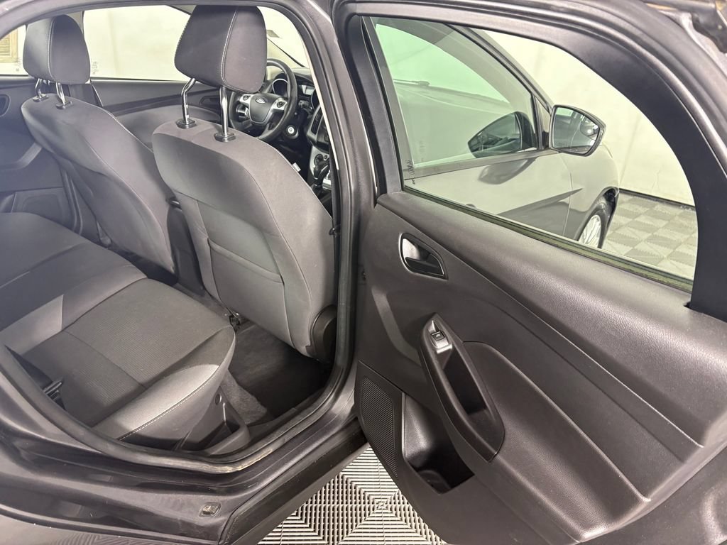 Used 2012 Ford Focus SE FWD image 27