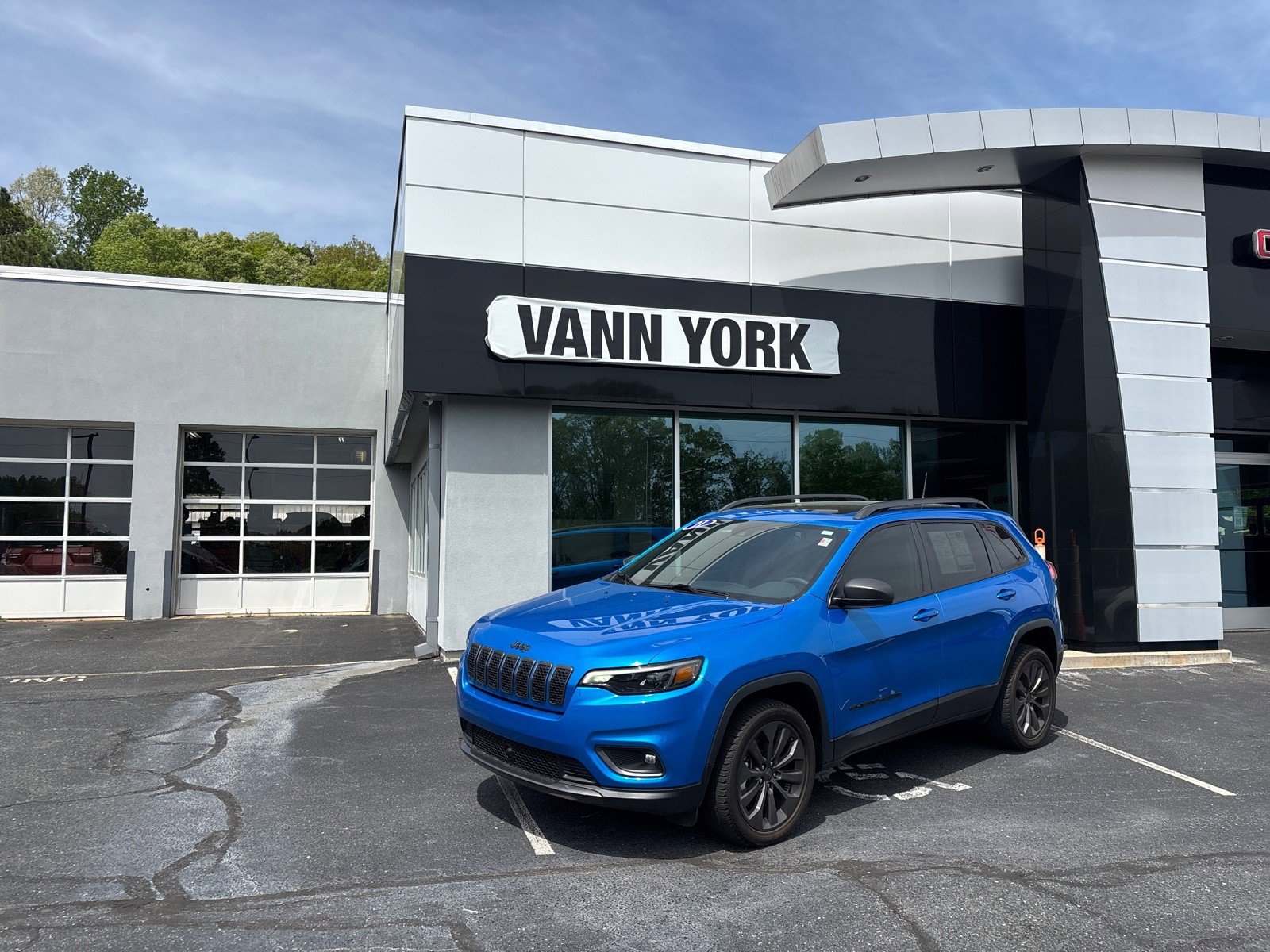 Used 2021 Jeep Cherokee Latitude Lux 80th Anniv w/ Quick Order Package 26U 80TH FWD image 1