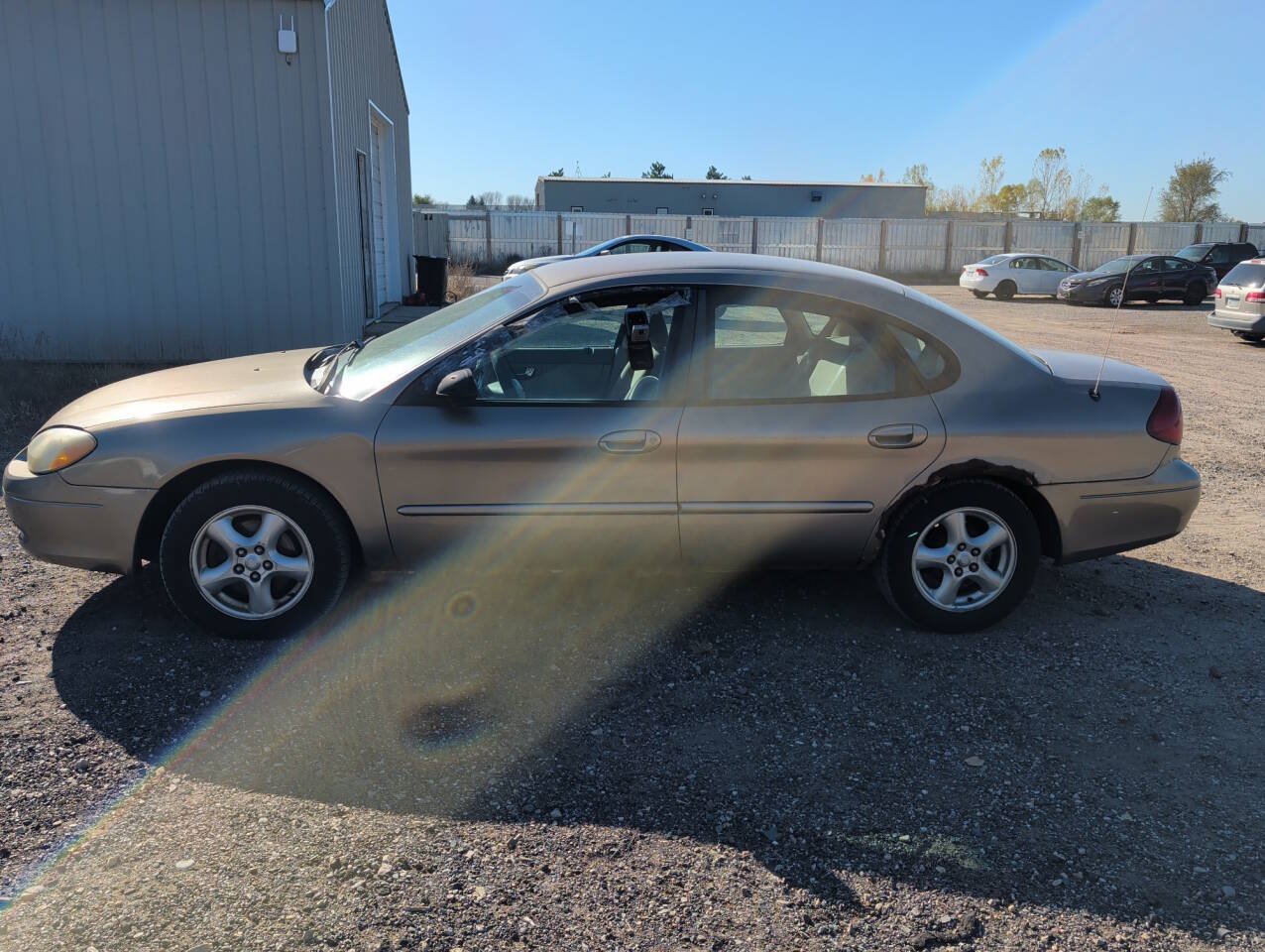 Used 2003 Ford Taurus SE FWD image 2