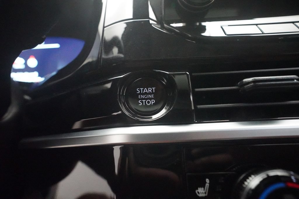 Used 2025 Nissan Pathfinder Platinum AWD/4WD image 31