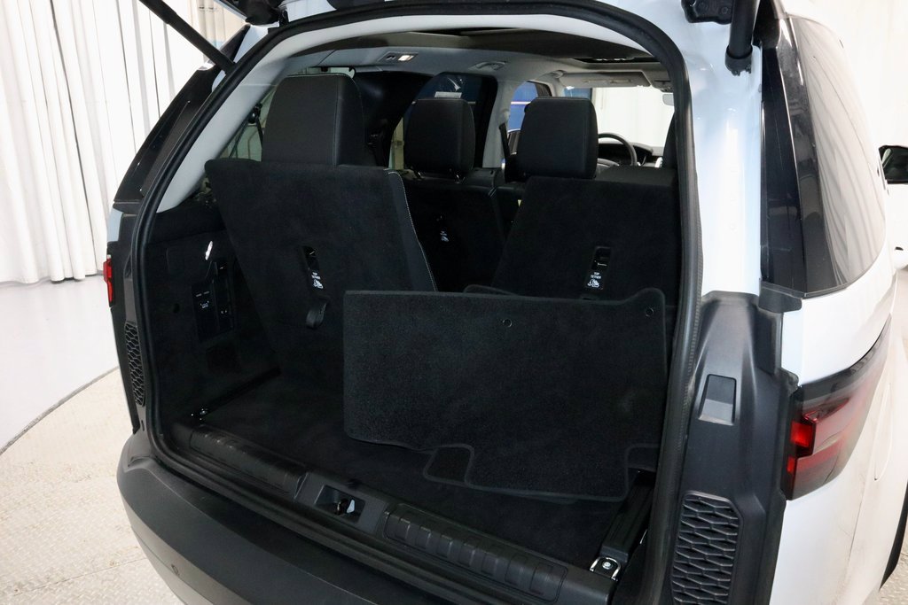 Used 2024 Land Rover Discovery S image 15