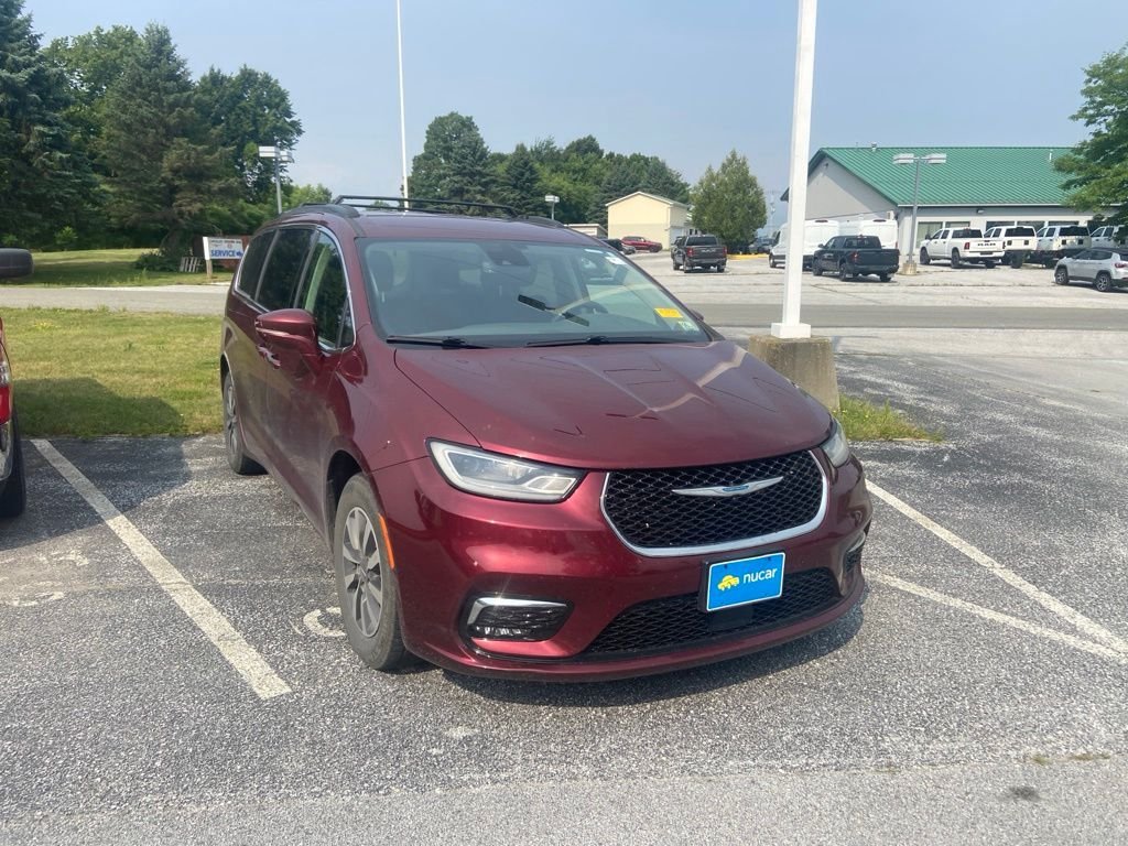 Used 2021 Chrysler Pacifica Touring FWD image 1