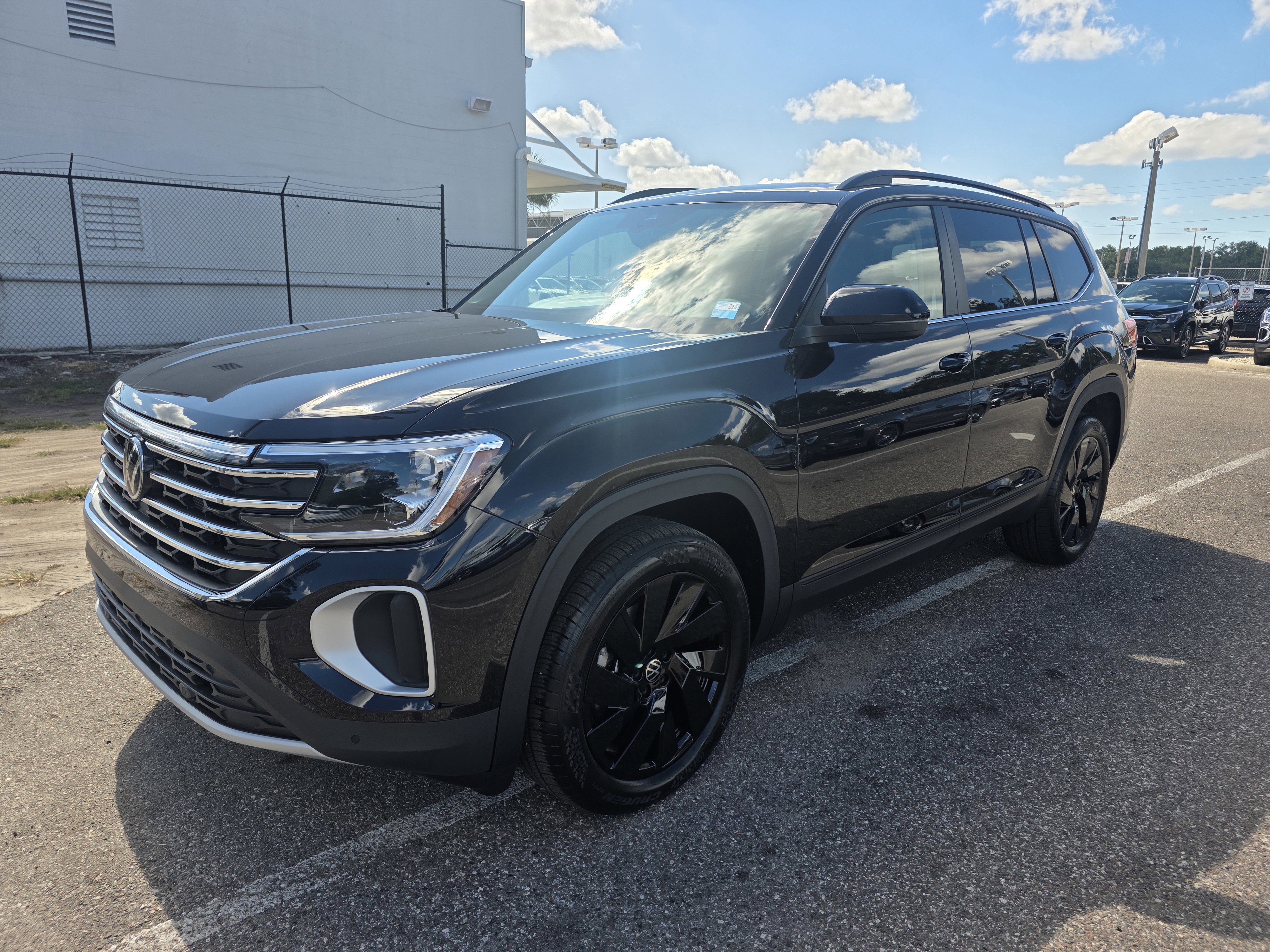 New 2026 Volkswagen Atlas SE image 3