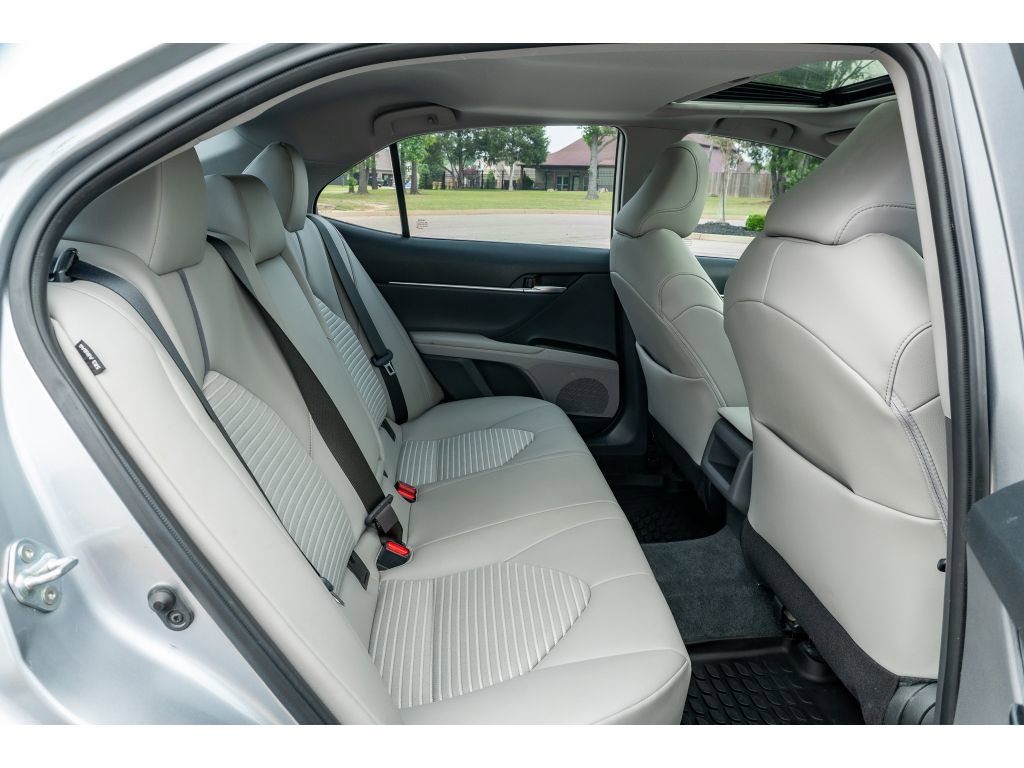 Used 2022 Toyota Camry SE w/ Cold Weather Package FWD image 17