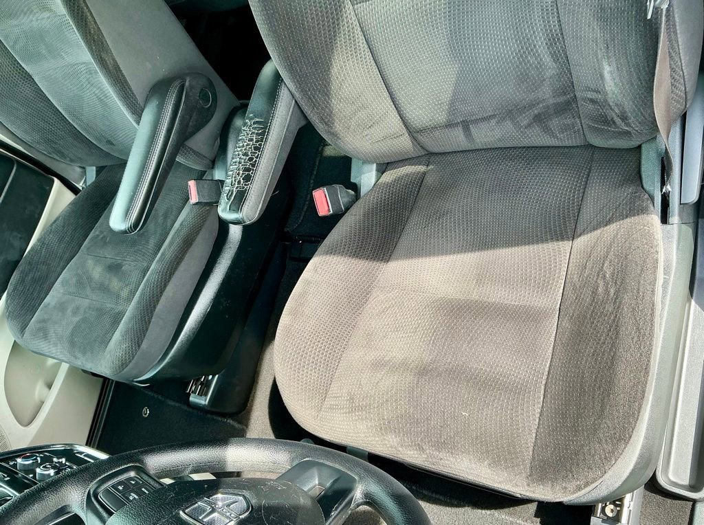 Used 2018 Dodge Grand Caravan SE w/ UConnect Hands-Free Group FWD image 38