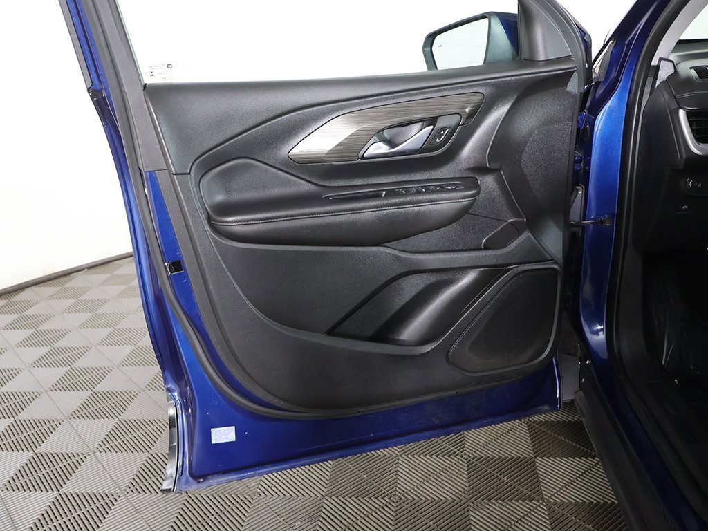 Used 2022 GMC Terrain SLE w/ Driver Convenience Package image 17