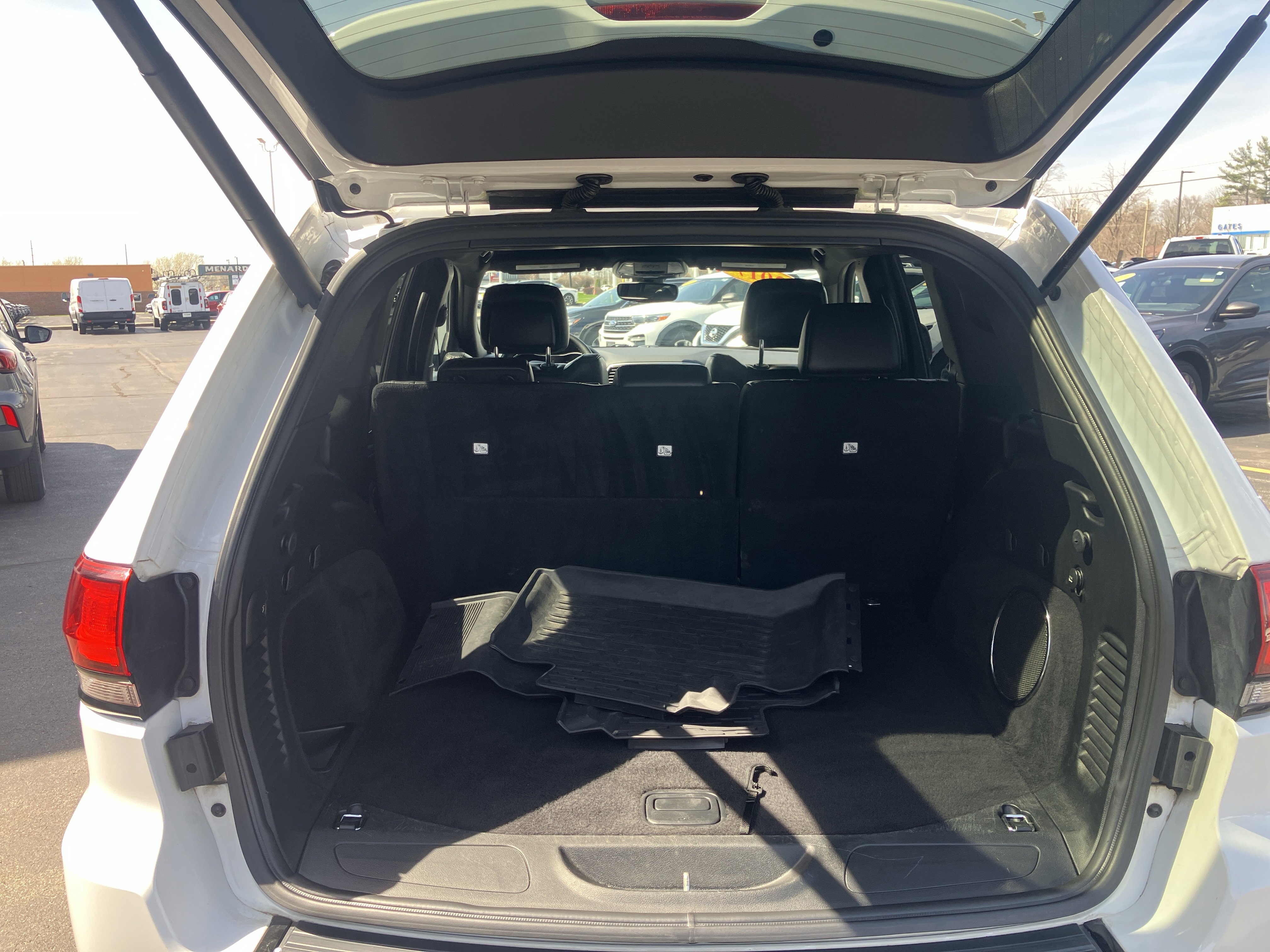 Used 2017 Jeep Grand Cherokee Altitude image 12