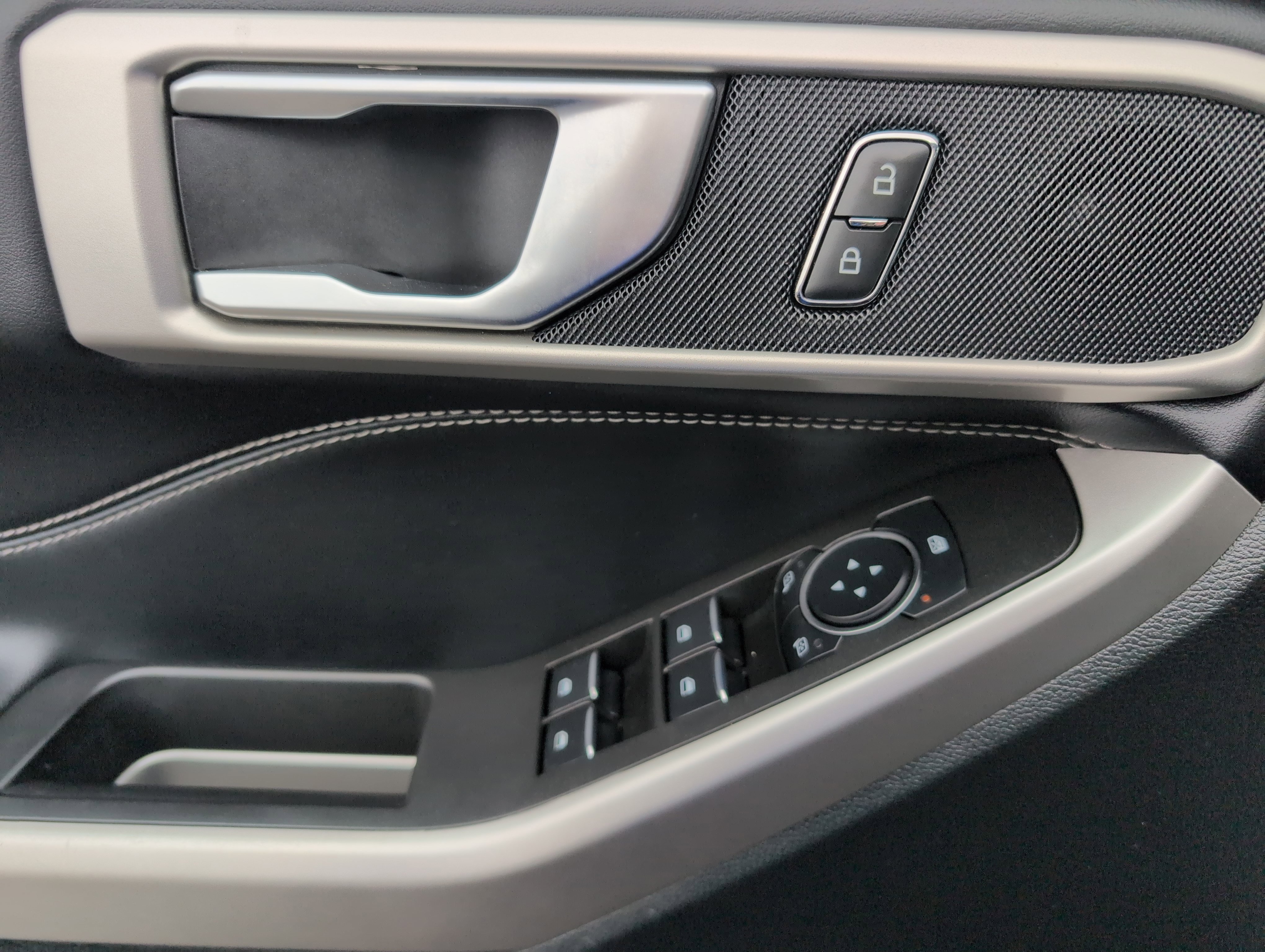 Used 2024 Ford Explorer XLT w/ Equipment Group 202A image 17