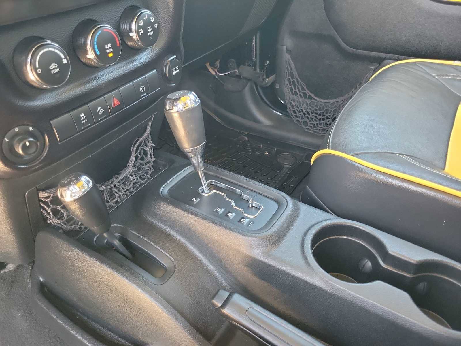 Used 2015 Jeep Wrangler Unlimited Sahara w/ Connectivity Group image 13