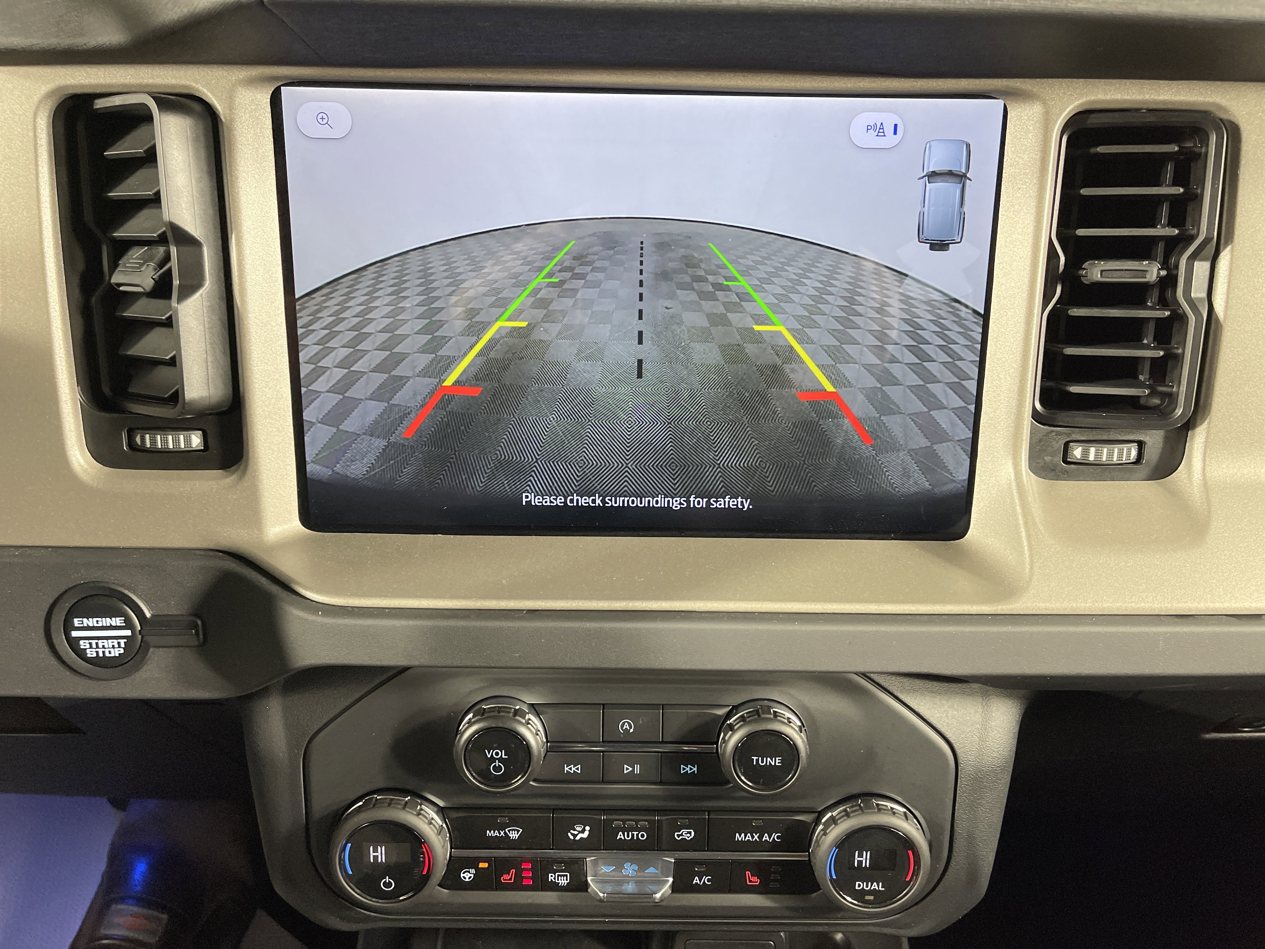 Used 2025 Ford Bronco Outer Banks image 23