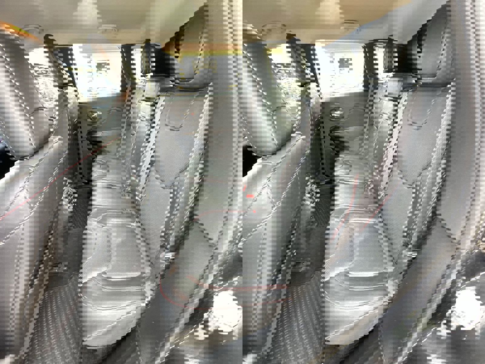 Used 2015 Jeep Cherokee Trailhawk w/ Comfort/Convenience Group AWD/4WD image 25