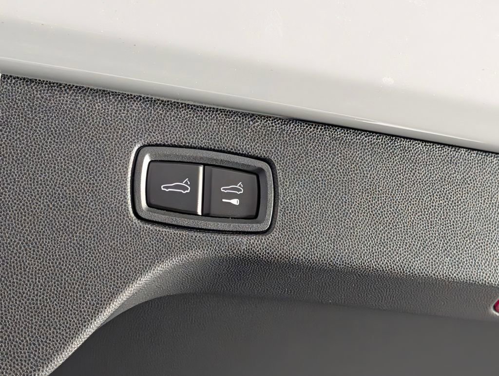 New 2026 Porsche Macan Electric image 18