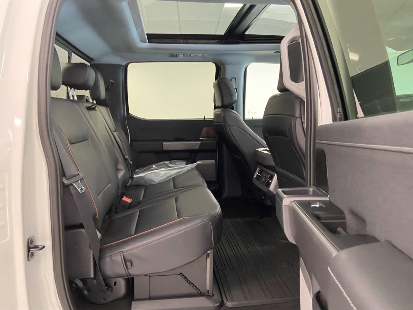 New 2026 Ford F350 Lariat w/ Black Appearance Package image 18