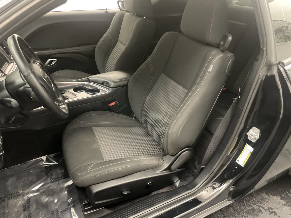 Used 2018 Dodge Challenger SXT w/ Blacktop Package RWD image 13