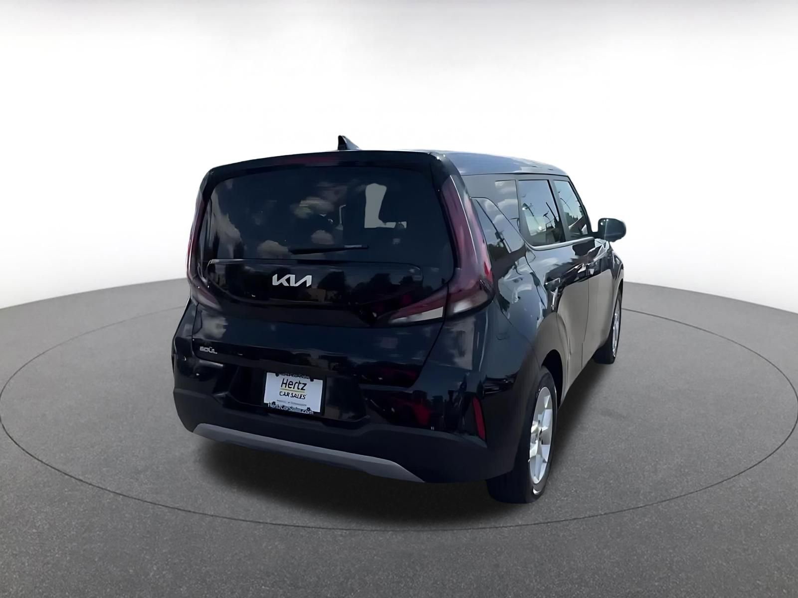Used 2025 Kia Soul LX w/ LX Technology Package FWD image 14