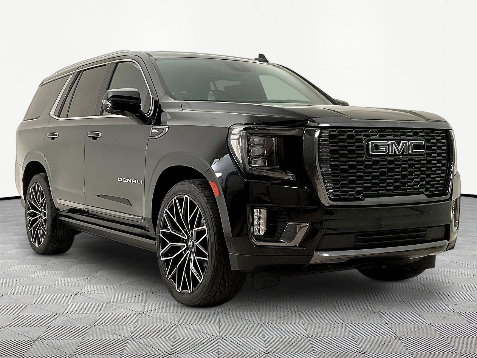 Used 2024 GMC Yukon Denali Ultimate AWD/4WD image 3