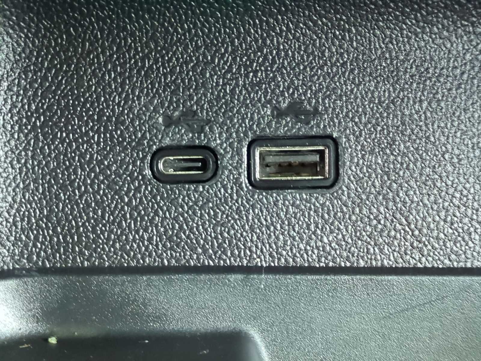 Used 2025 Chevrolet Traverse LT FWD image 21