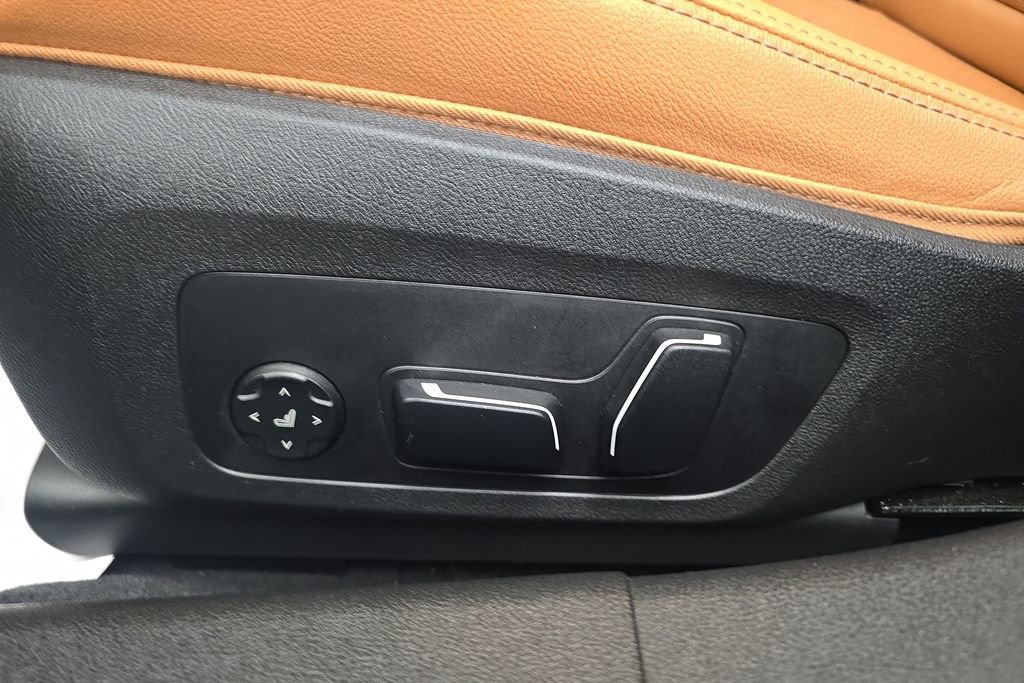 Certified 2025 BMW 330i xDrive Sedan image 13