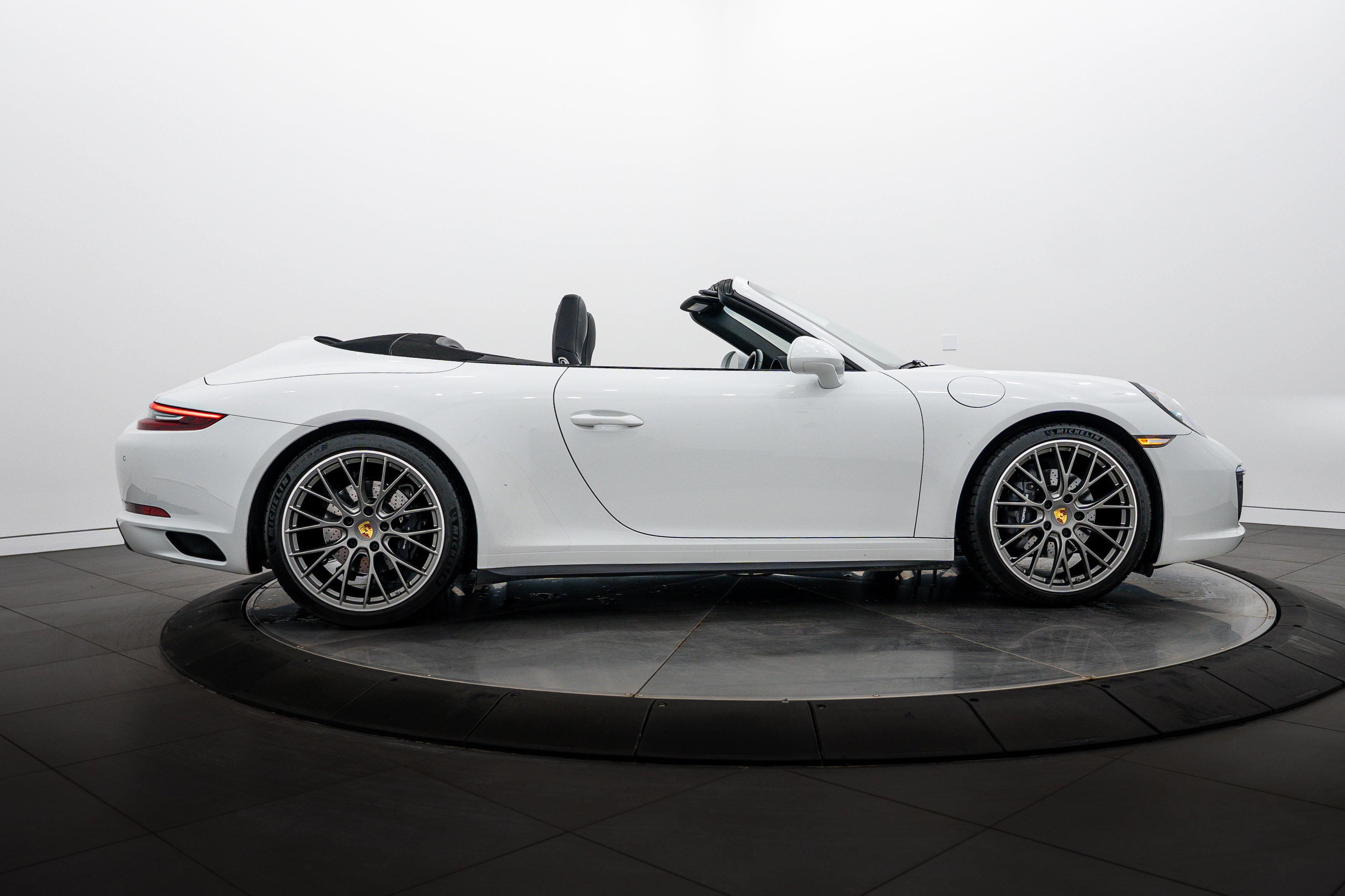 Certified 2019 Porsche 911 Carrera 4 image 6