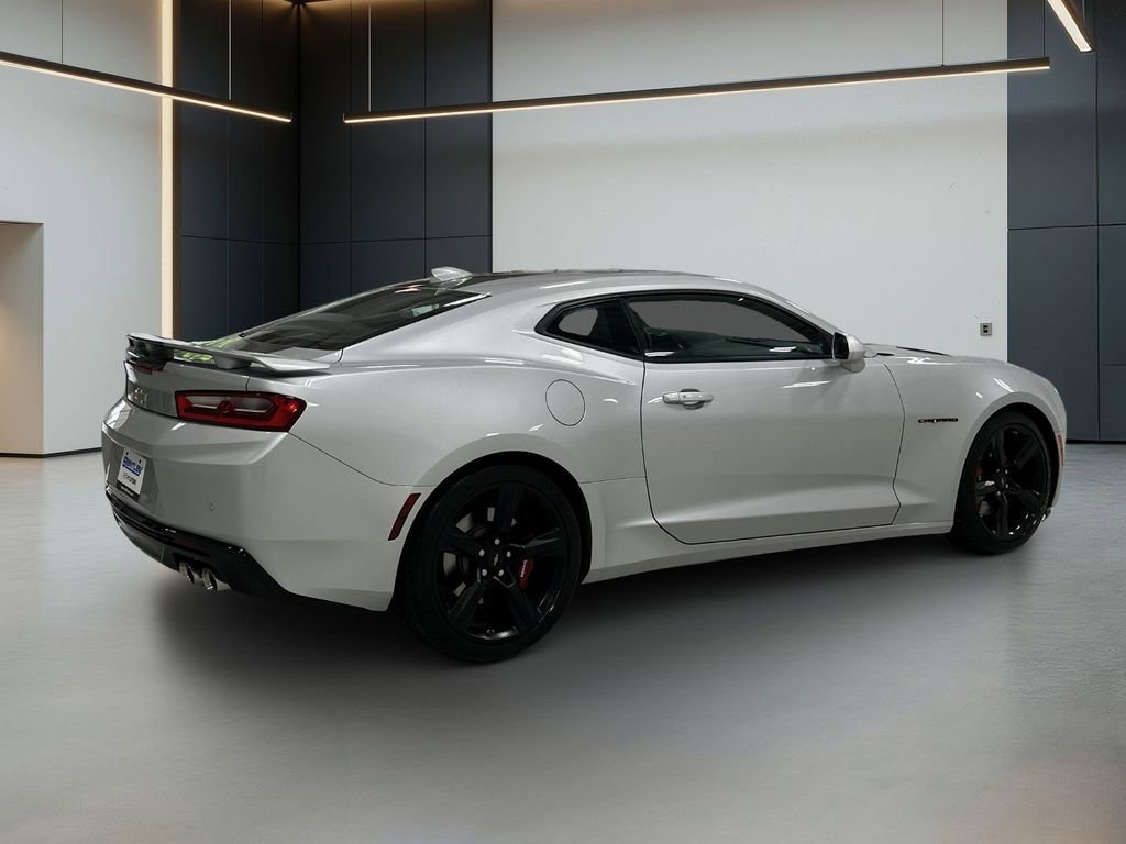 Used 2018 Chevrolet Camaro SS RWD image 5