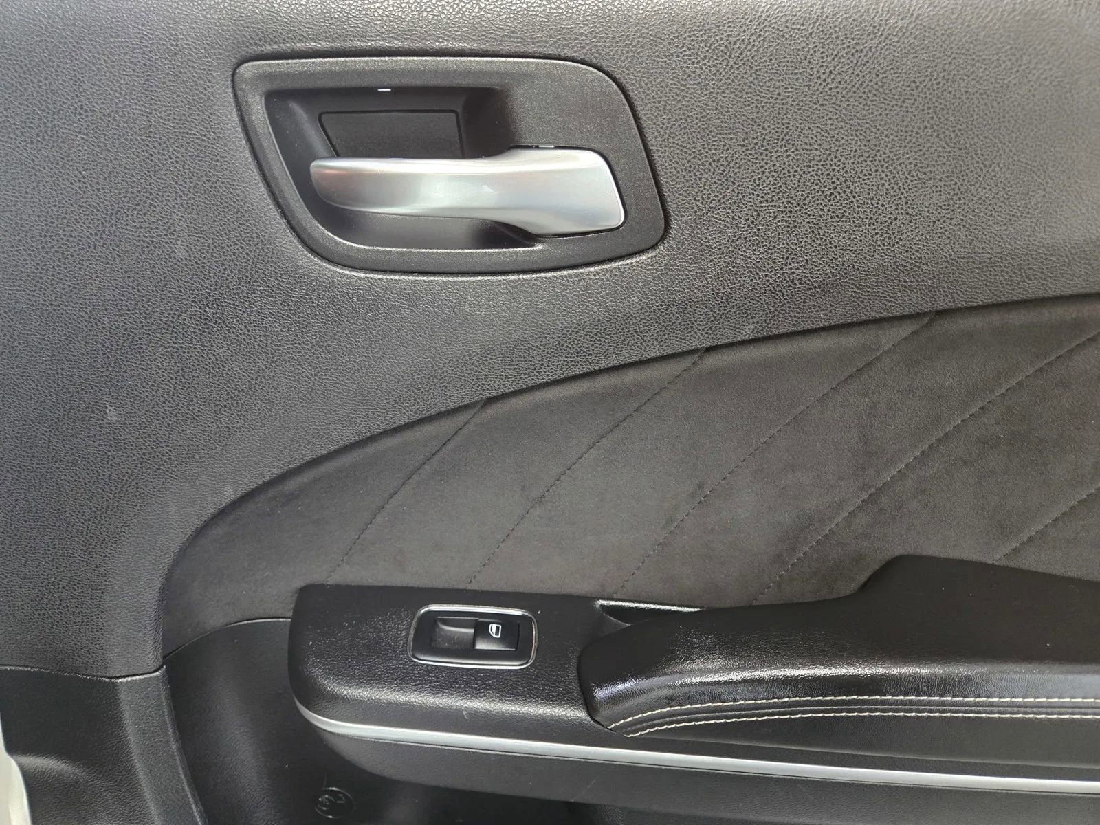 Used 2018 Dodge Charger SRT RWD image 8