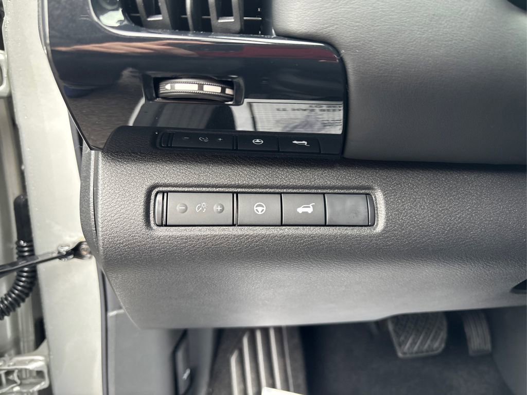 New 2025 Nissan Pathfinder SV w/ Black Appearance Package image 28