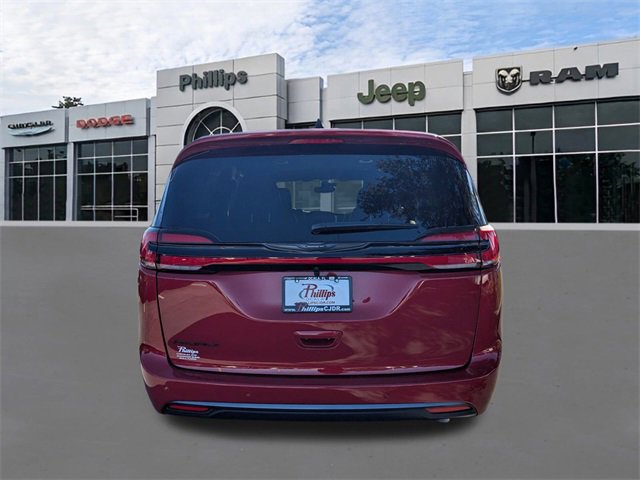 New 2026 Chrysler Pacifica Select image 5